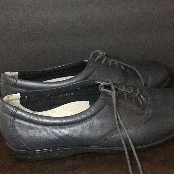 Shoes by SAS Tri pad soft step size 8 Tiny scratch shown - Picture 5 of 11